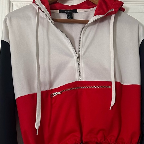 Forever 21 Crop Hoodie front zip and draw string in the bottom - Picture 3 of 4